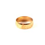 A 9ct gold wedding band