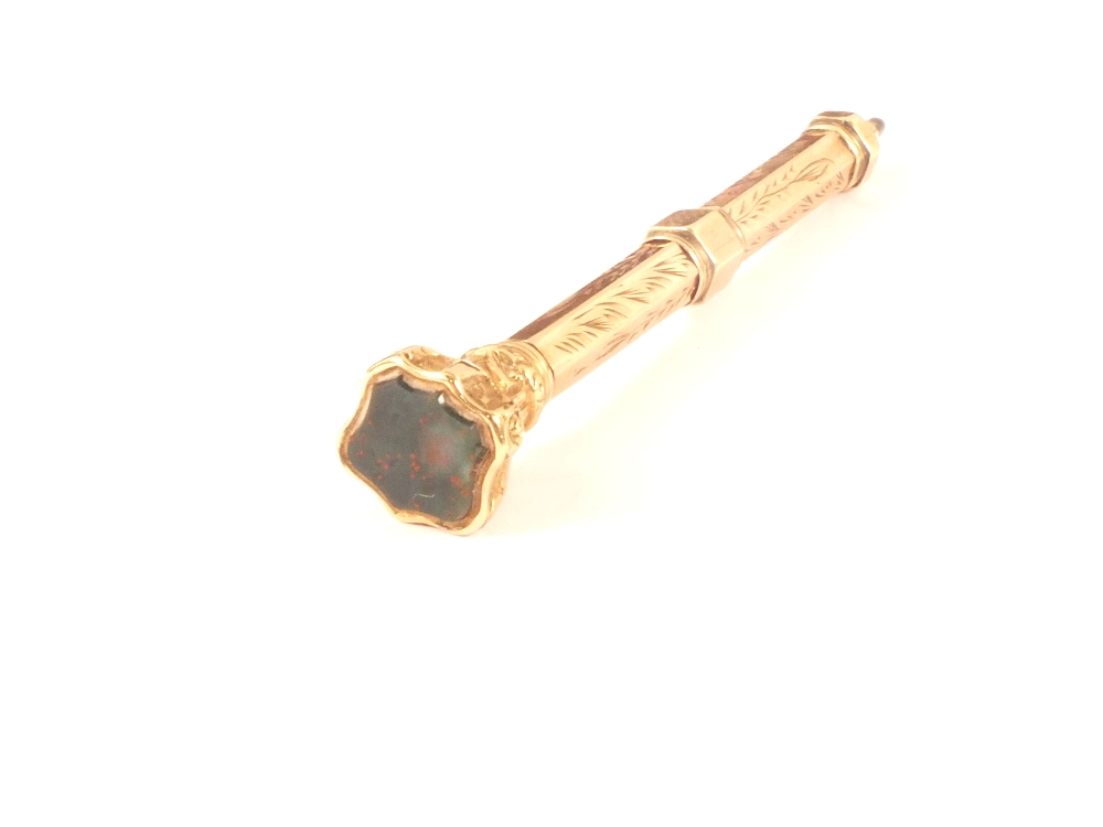 A yellow metal propelling pencil with bloodstone seal top