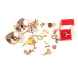 Various items of costume jewellery including a 9ct gold back and front locket