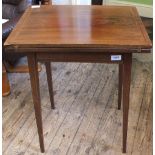 An Edwardian mahogany flip top swivel occasional table