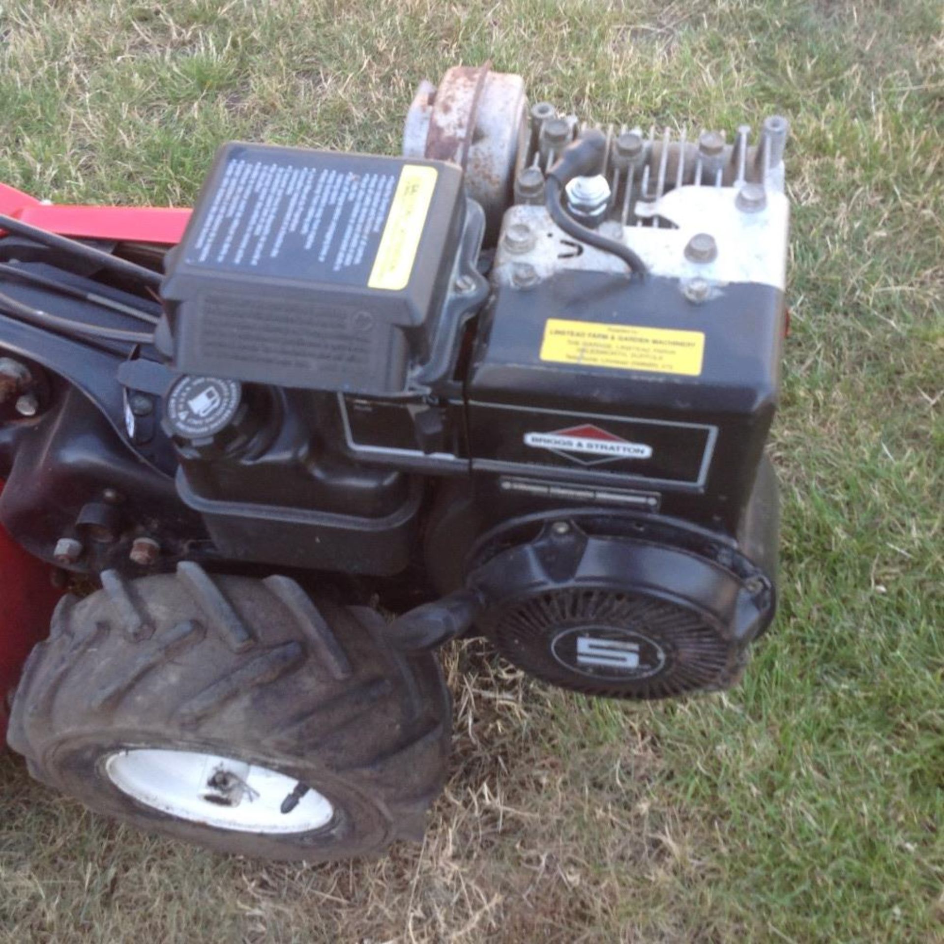 Rally rotavator with 5HP Briggs and Stratton engine. Having a clear out, unused for past 2 years. - Bild 2 aus 5