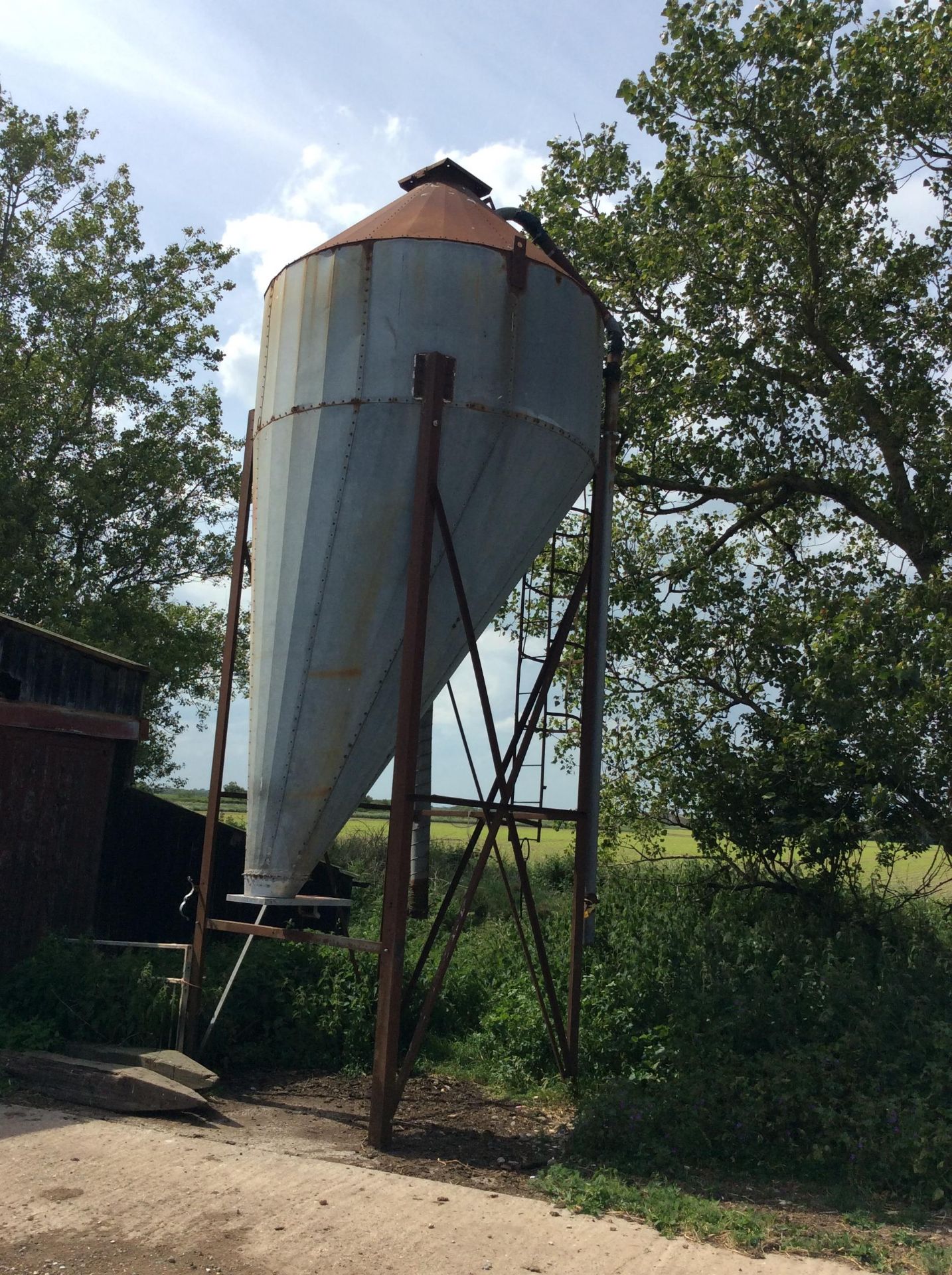 8 tonne food bin. It doesn't leak and has been used to store pig feed. Stored near Waxham.