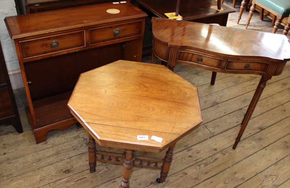 An Edwardian oak occasional table,