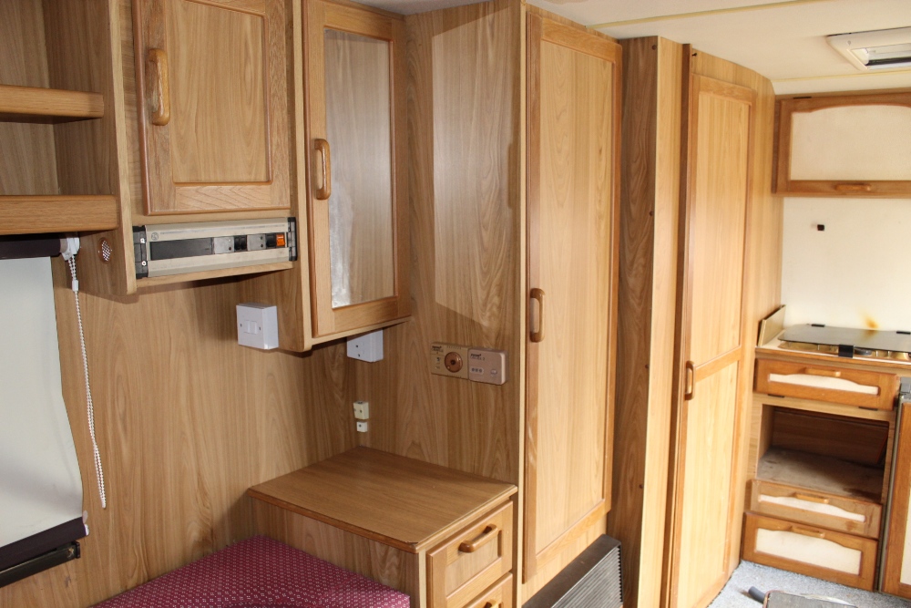 A Bessecarr Cameo 420 GTE touring caravan with chemical toilet, - Image 4 of 9