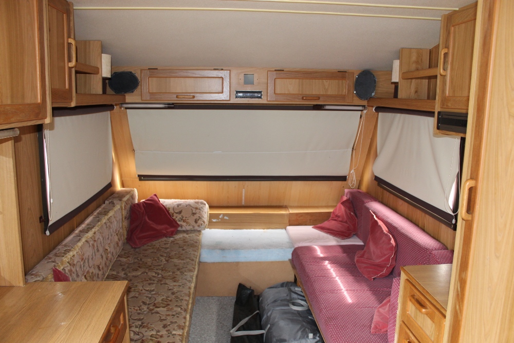 A Bessecarr Cameo 420 GTE touring caravan with chemical toilet, - Image 3 of 9