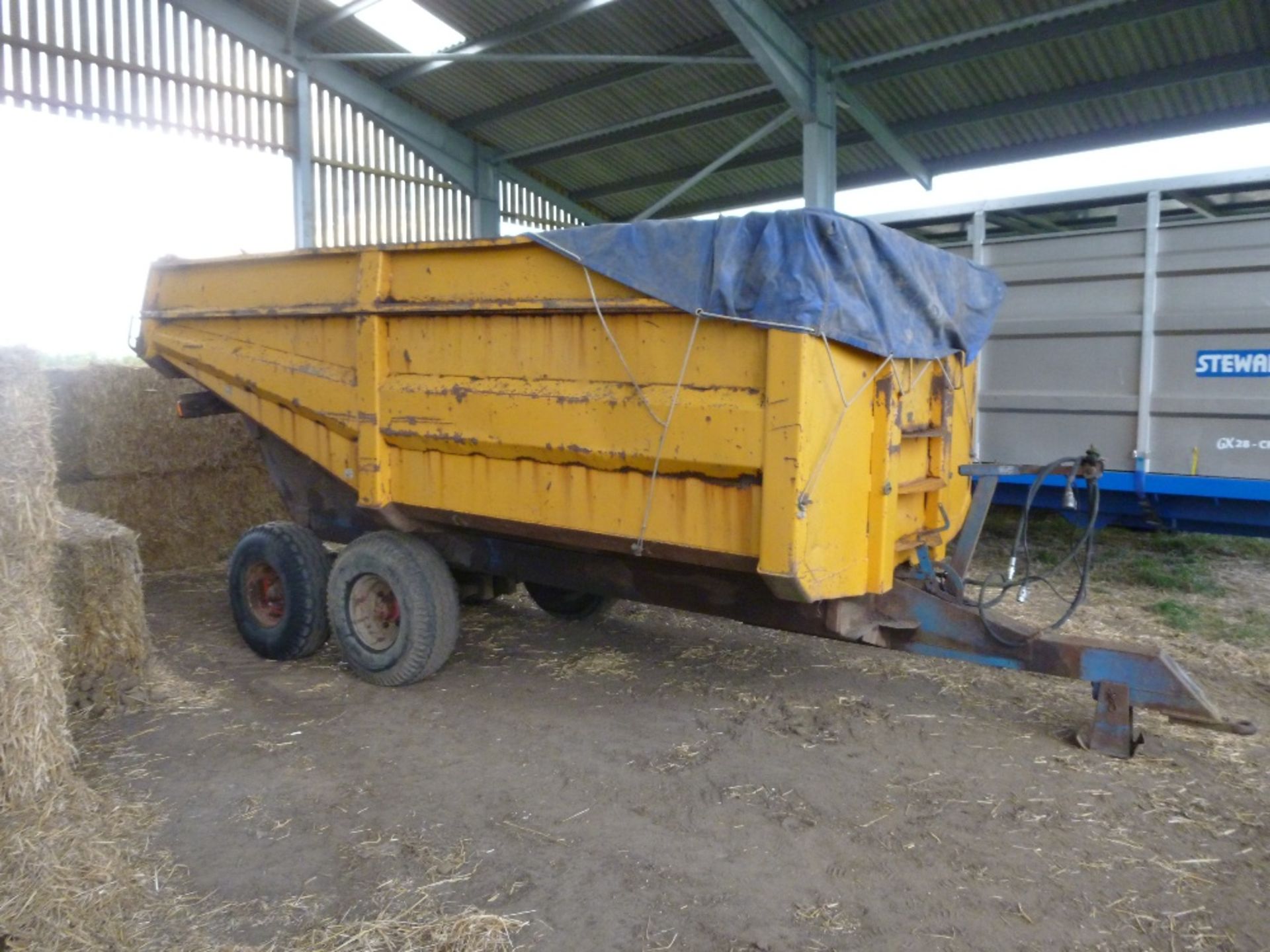 Richard Western dump trailer, 10T approx, tandem axle, hydraulic brakes, rear door with grain chute,