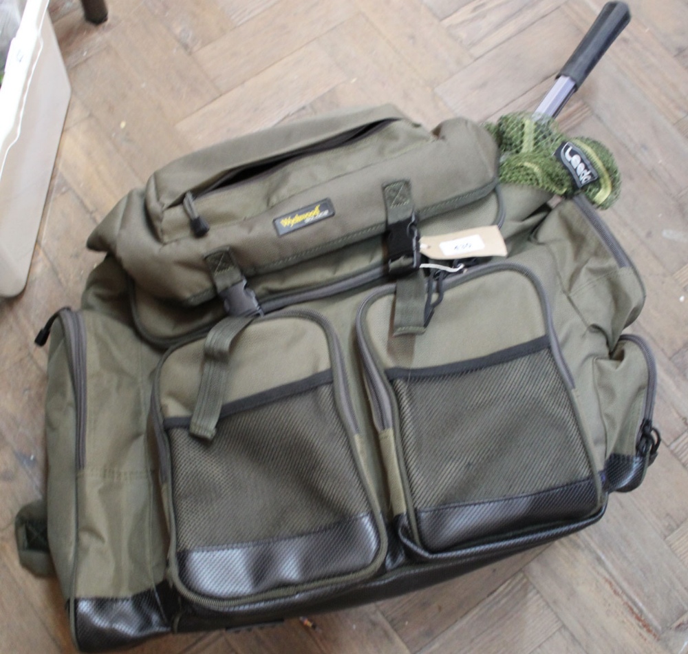 A Wychwood Solace bag, keep net,