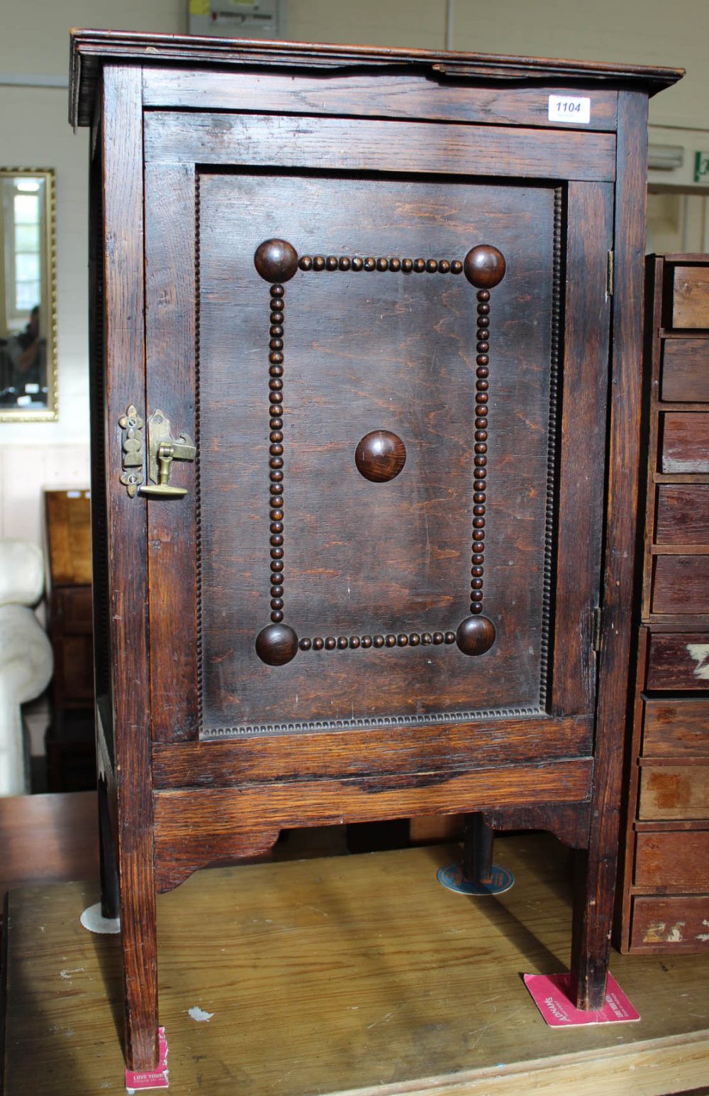 An Edwardian oak pot cupboard