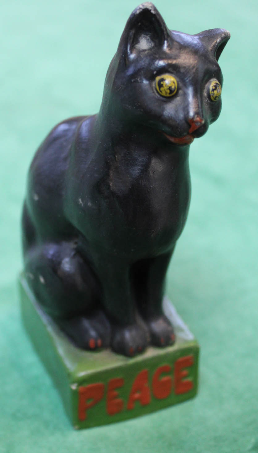 A black ceramic cat,