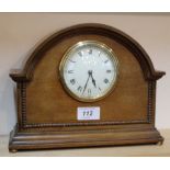 An Edwardian mahogany mantel clock