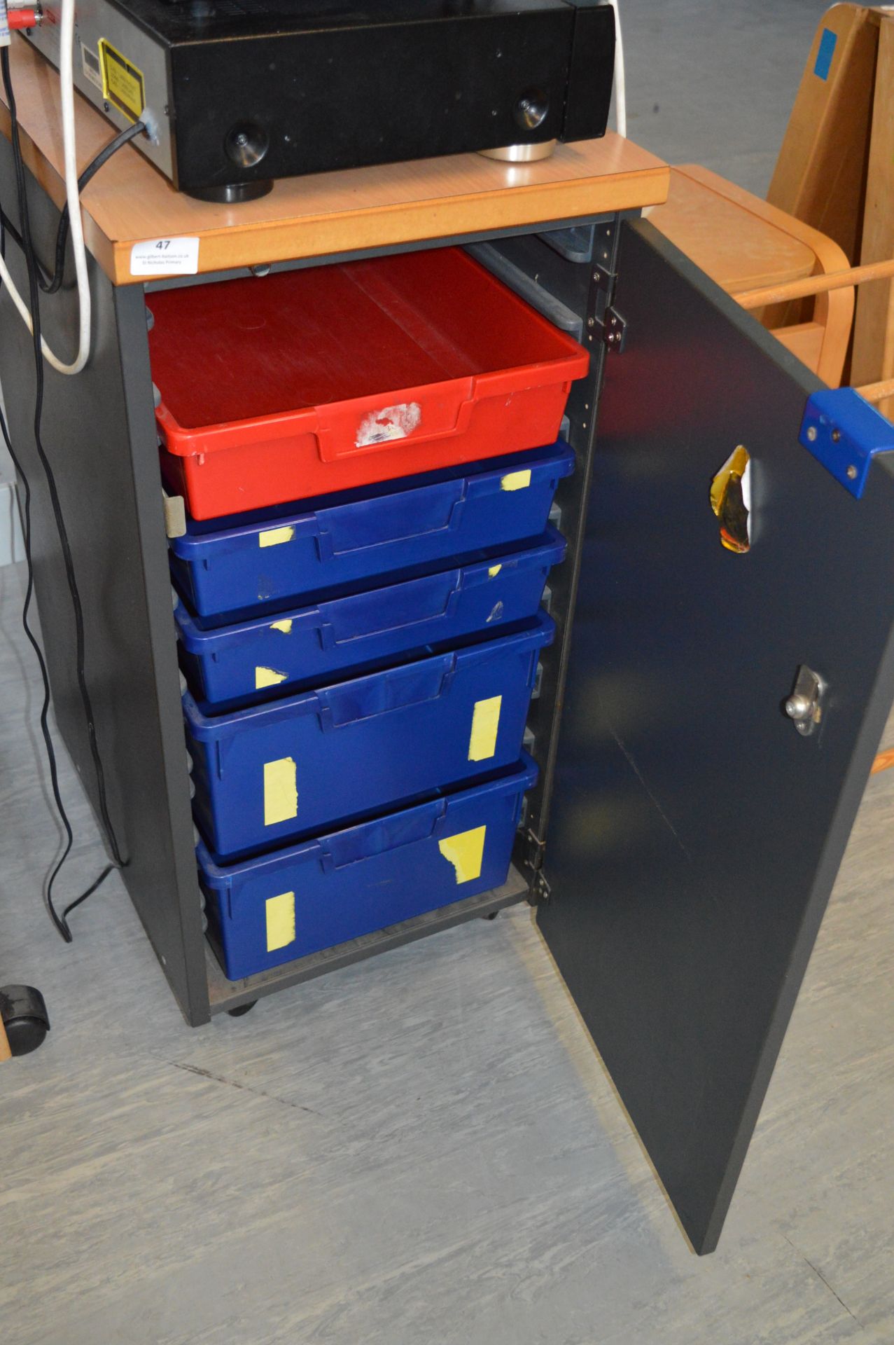 *Mobile Storage Unit with Five Plastic Trays