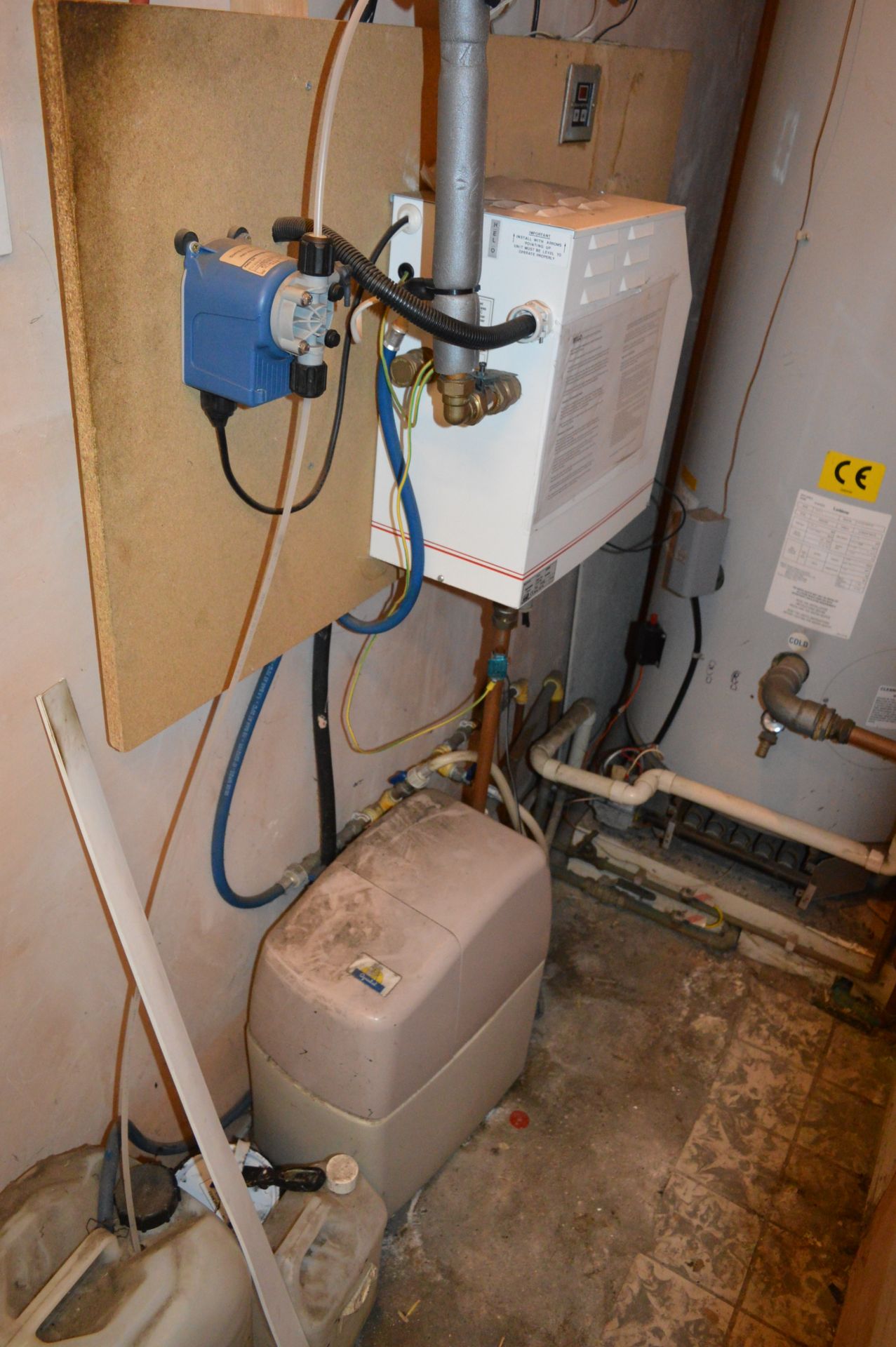 Helios 7 Seat Steam Room with three Phase Generator and Water Softener - Image 4 of 5