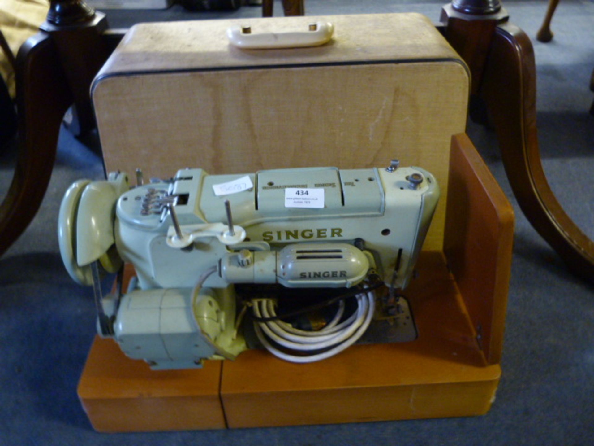 Cased Electric Singer Sewing Machine