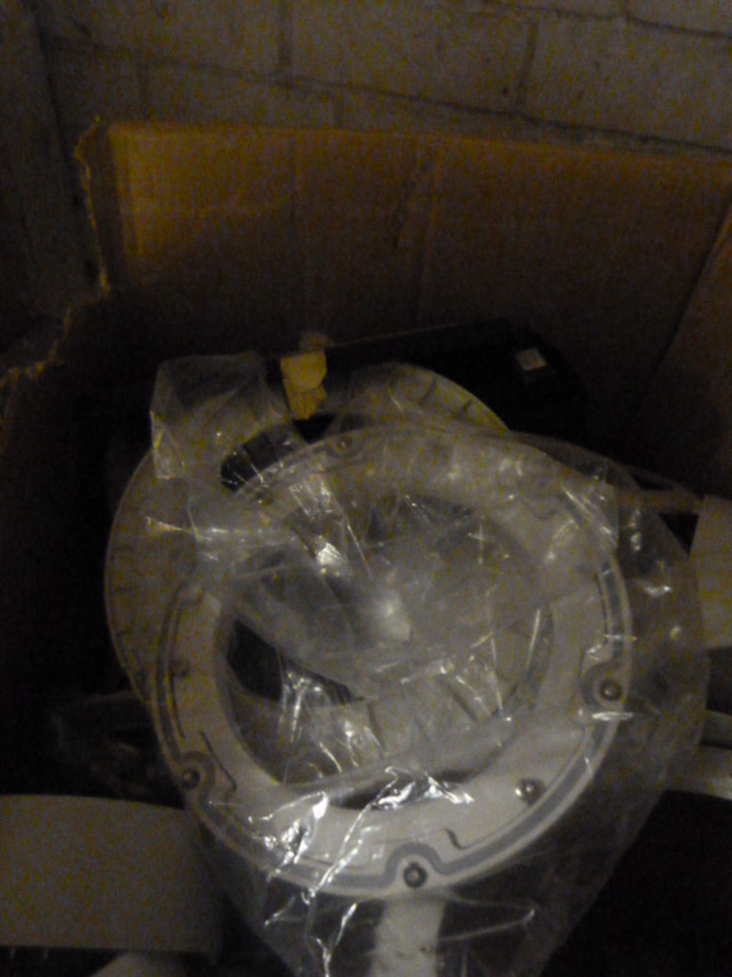 *Box Containing Baxel Ice Series Dome Cameras