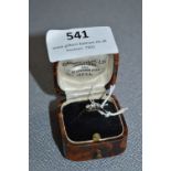 18cT Dress Ring Set with Three Clear Cut Stones
