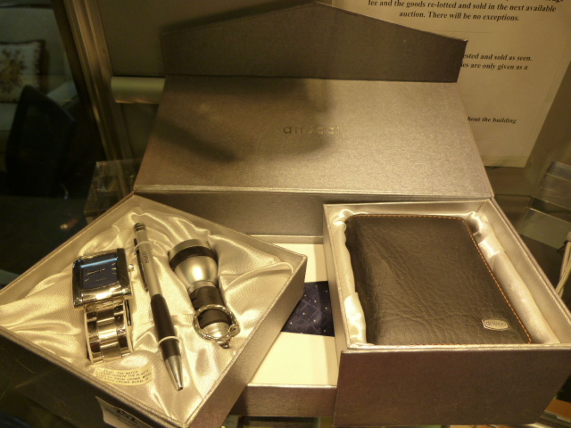 Anucci Gents Gift Set; Wristwatch, Pen, Tie and Wa