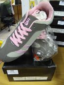 Girl's SB Trainers Size: 10 (Grey & Pink)
