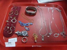 Tray Lot of Costume Jewellery; Rigs, Brooches and