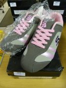 Girl's SB Trainers Size: 9 (Grey & Pink)