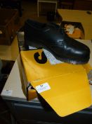 *Pair of Black Leather Working Shoes Size: 7