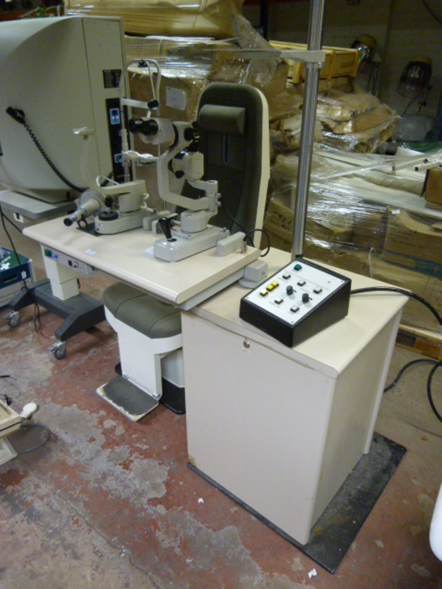 *Opticians Eye Test Unit with Chair and Side Table Fitted with Topcon SL2E Slit Lamp etc.