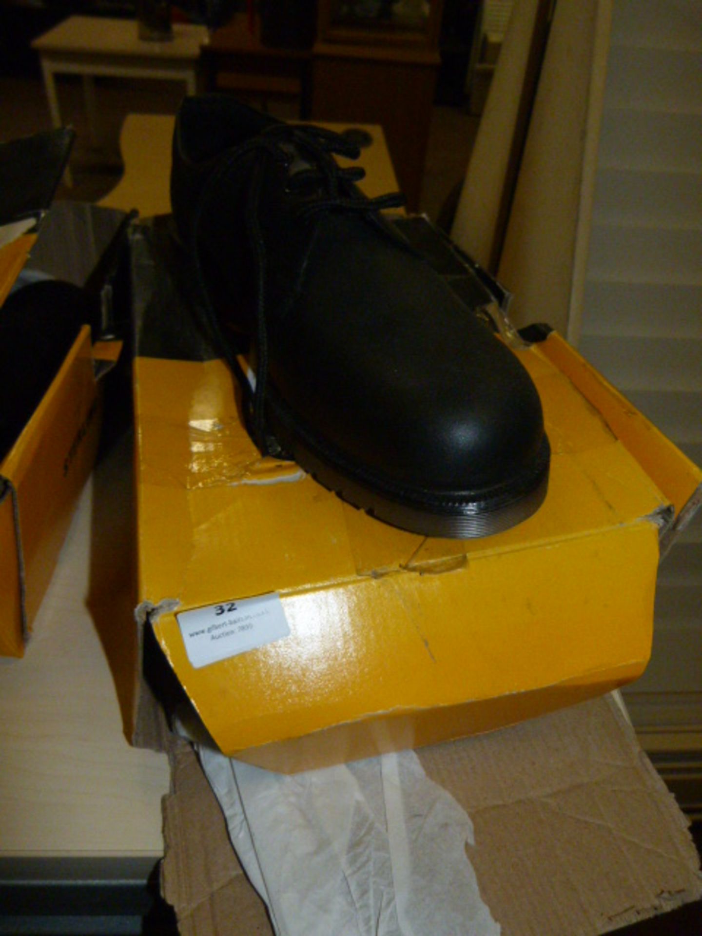 *Pair of Black Leather Work Shoes Size:10