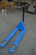 *Warrior 2500kg 550x1100 Pallet Truck with Twin Load Rollers