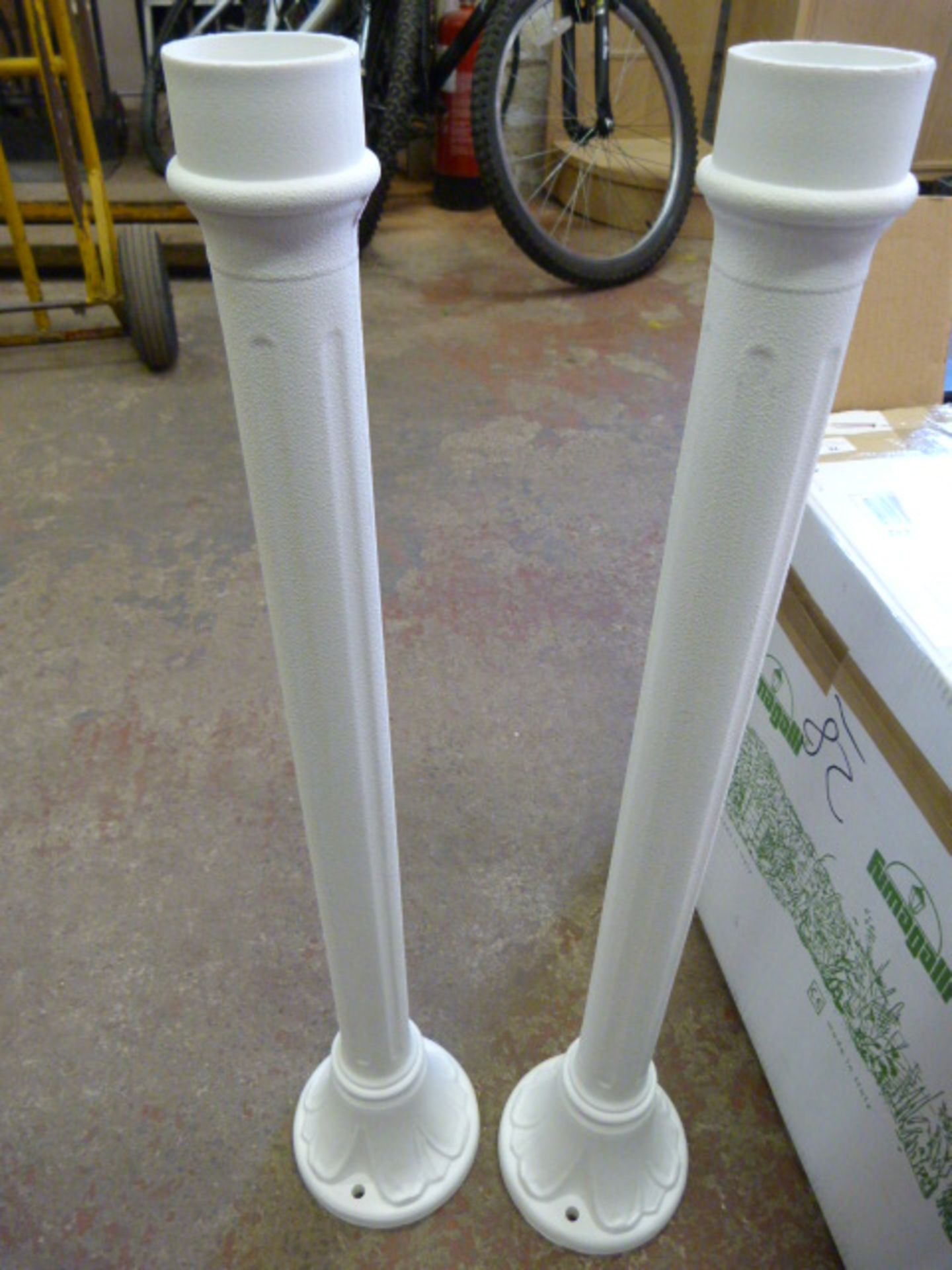 *Two Fumagalli Mizar Lampposts (White)