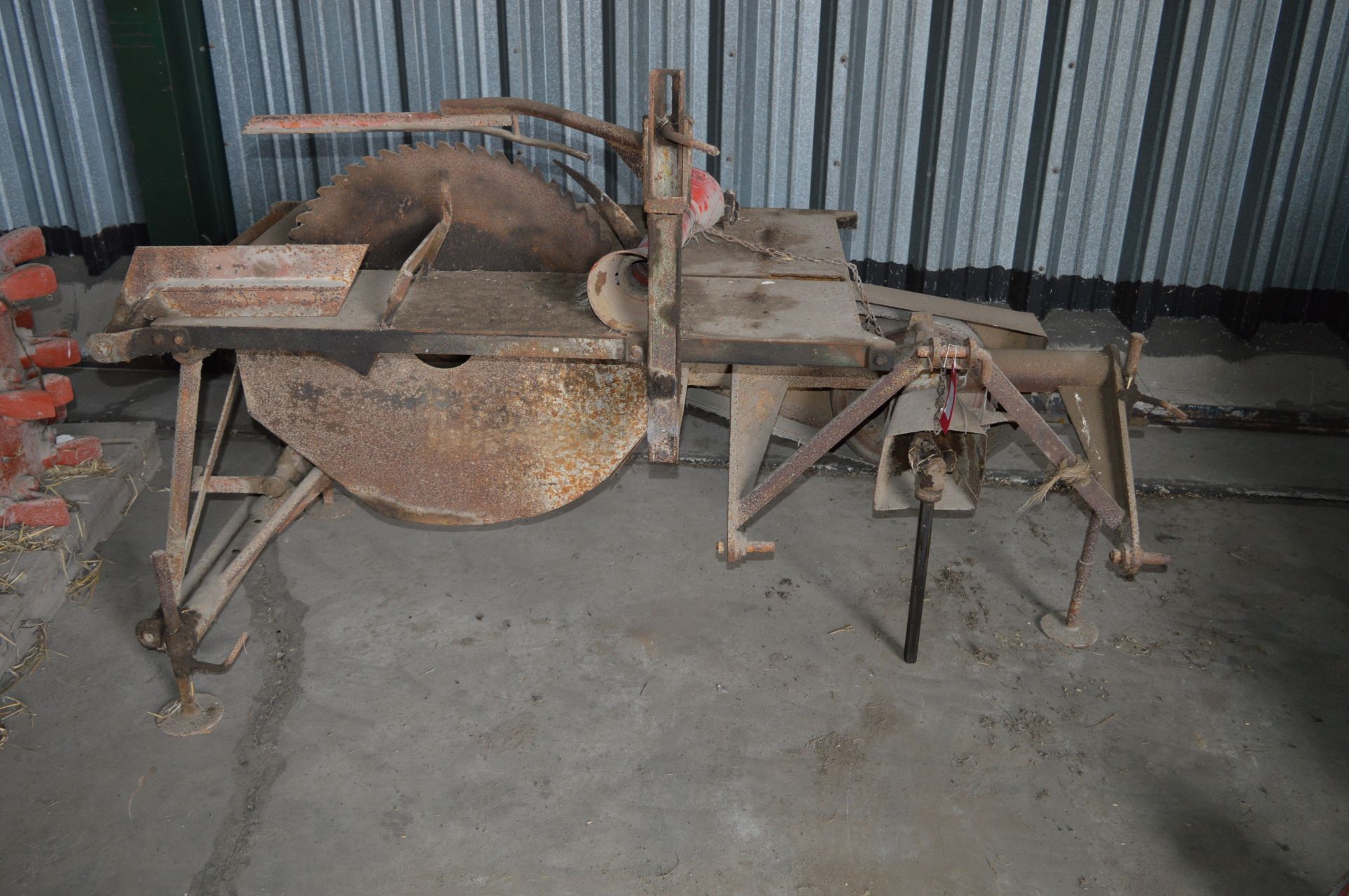 PTO Driven Circular Saw Bench with Category 1 Three Point Linkage