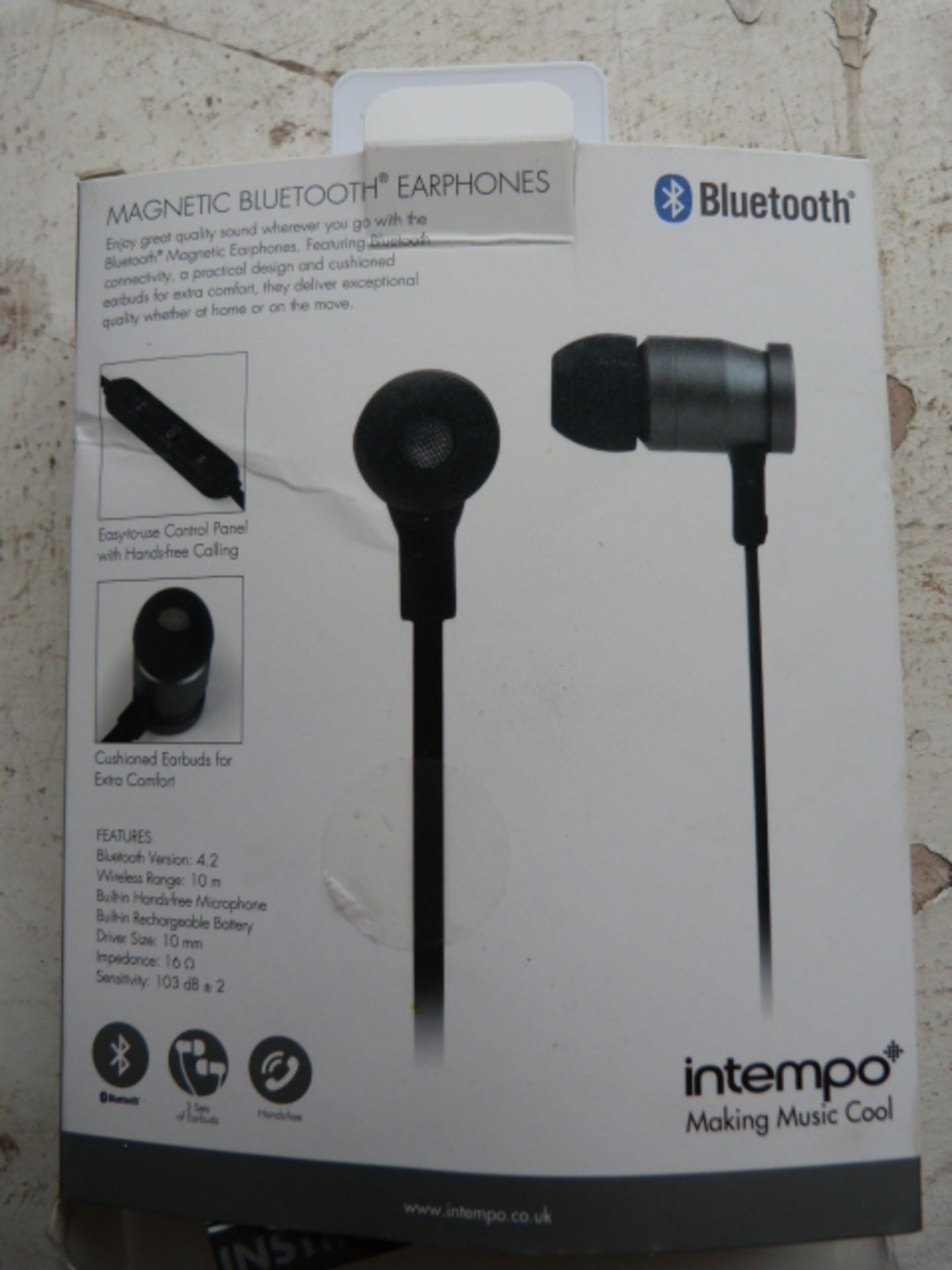 *Set of Magnetic Bluetooth Earphones