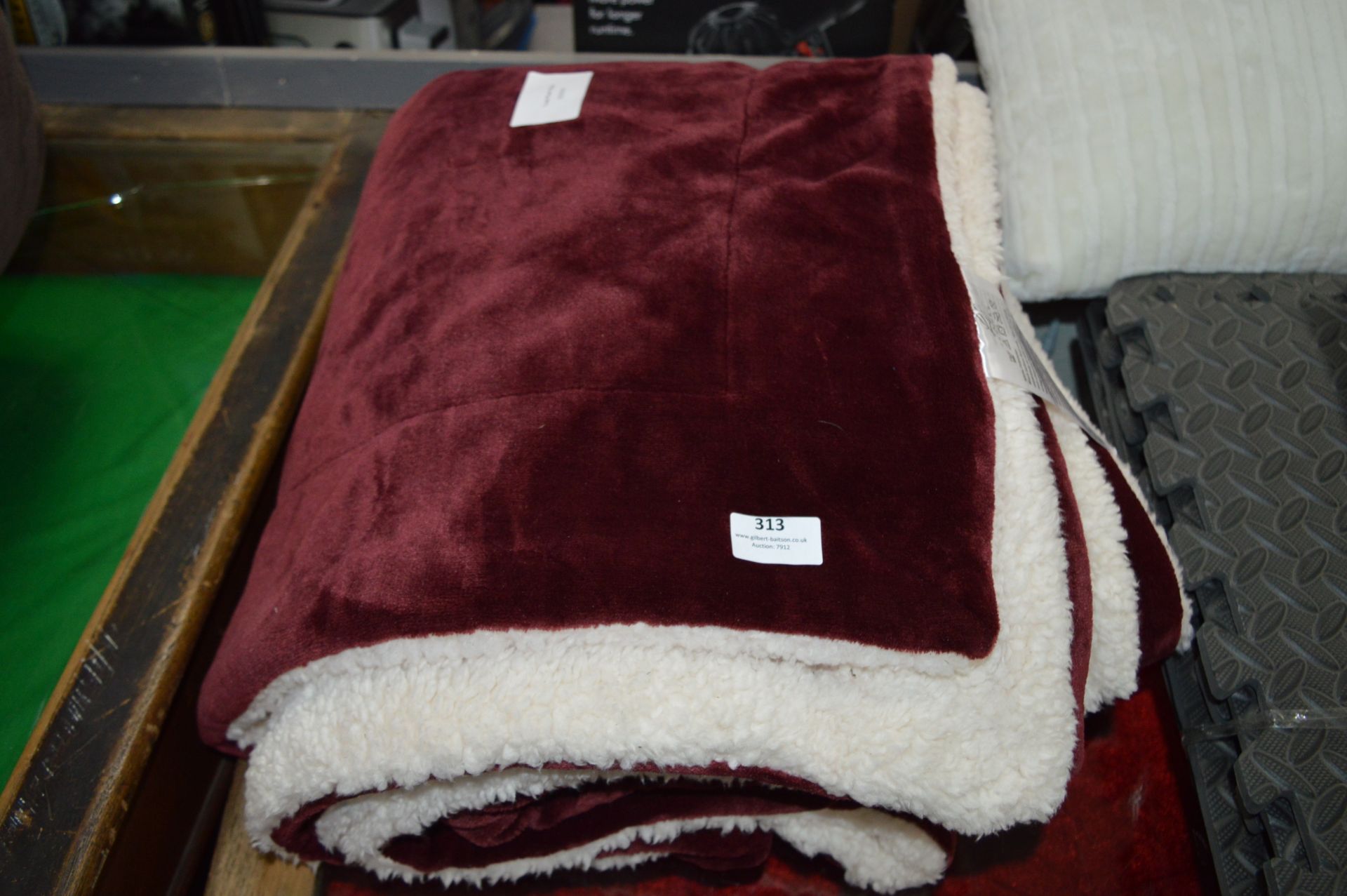 *Luxe Plush Throw