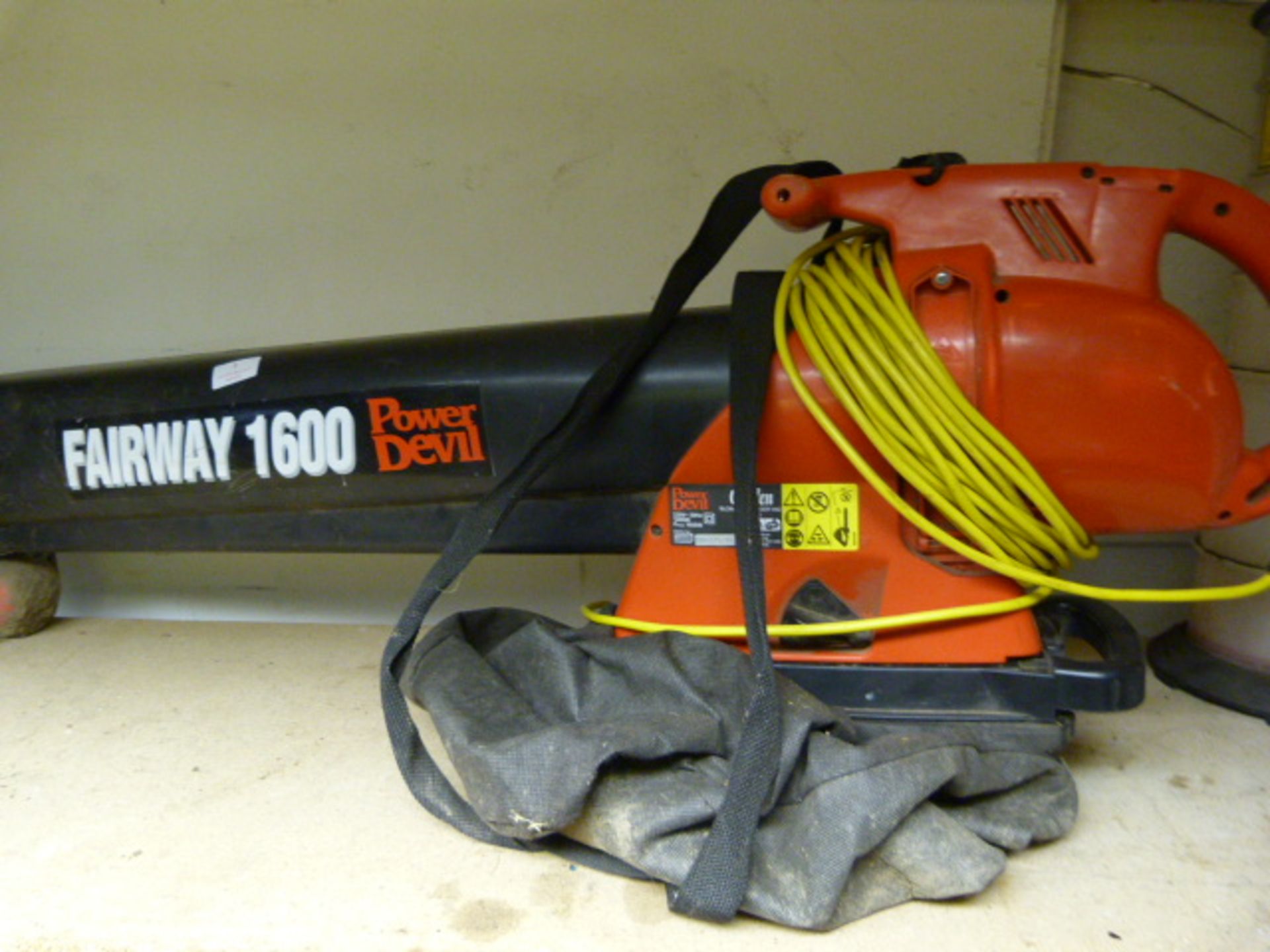 Power Devil Fairway 1600 Blower/Shredder/Vac