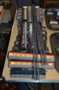 Collection of Hornby 00 Gauge Pullman Passenger Coaches