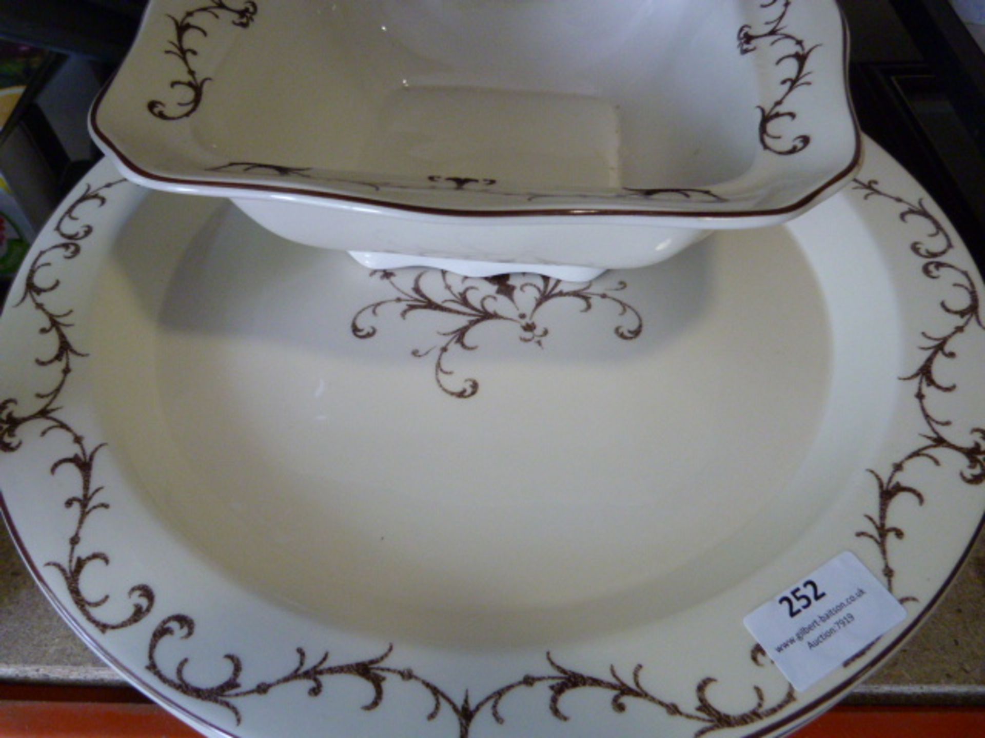 Four Large Wedgwood Dinner Plates and a Serving Bo