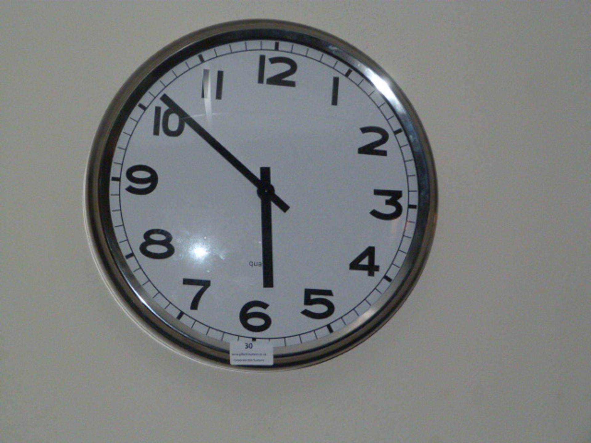 *Chrome Quartz Wall Clock