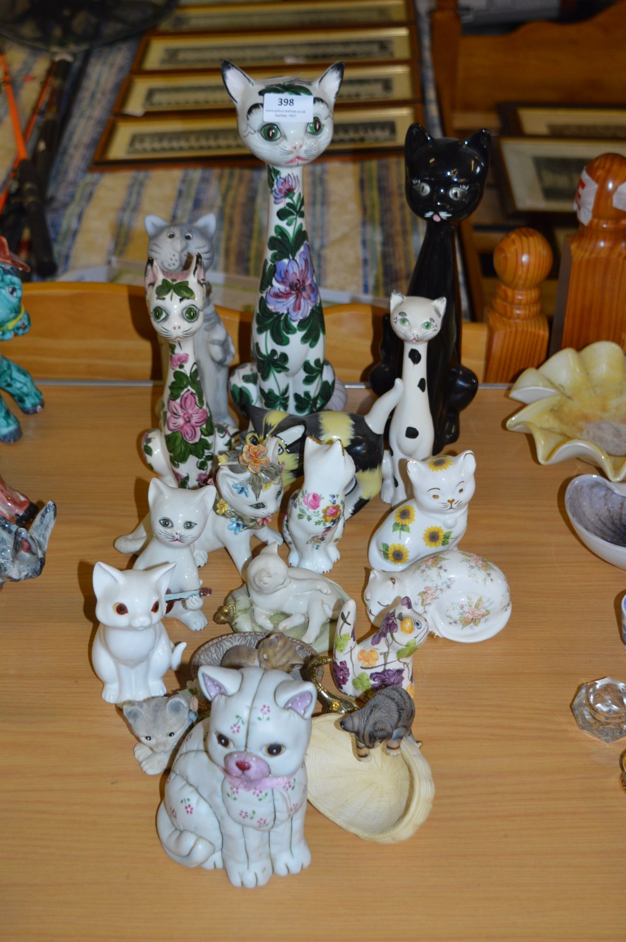 Quantity of Pottery Cat Ornaments