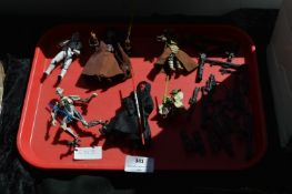 Tray Lot of Star Wars Figures and Weapons