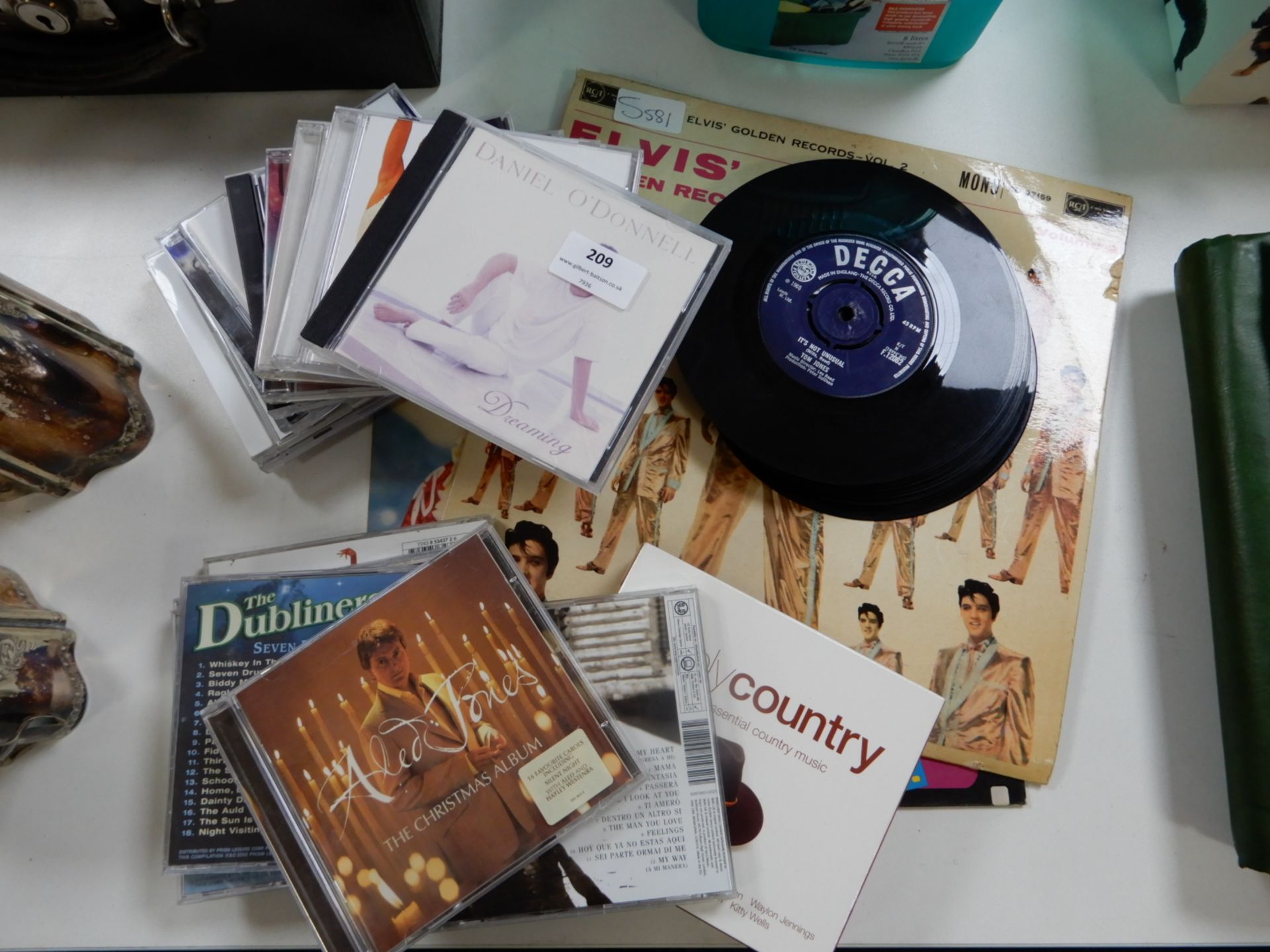 Collection of CDs, Elvis LPs and Assorted 45rpm Re