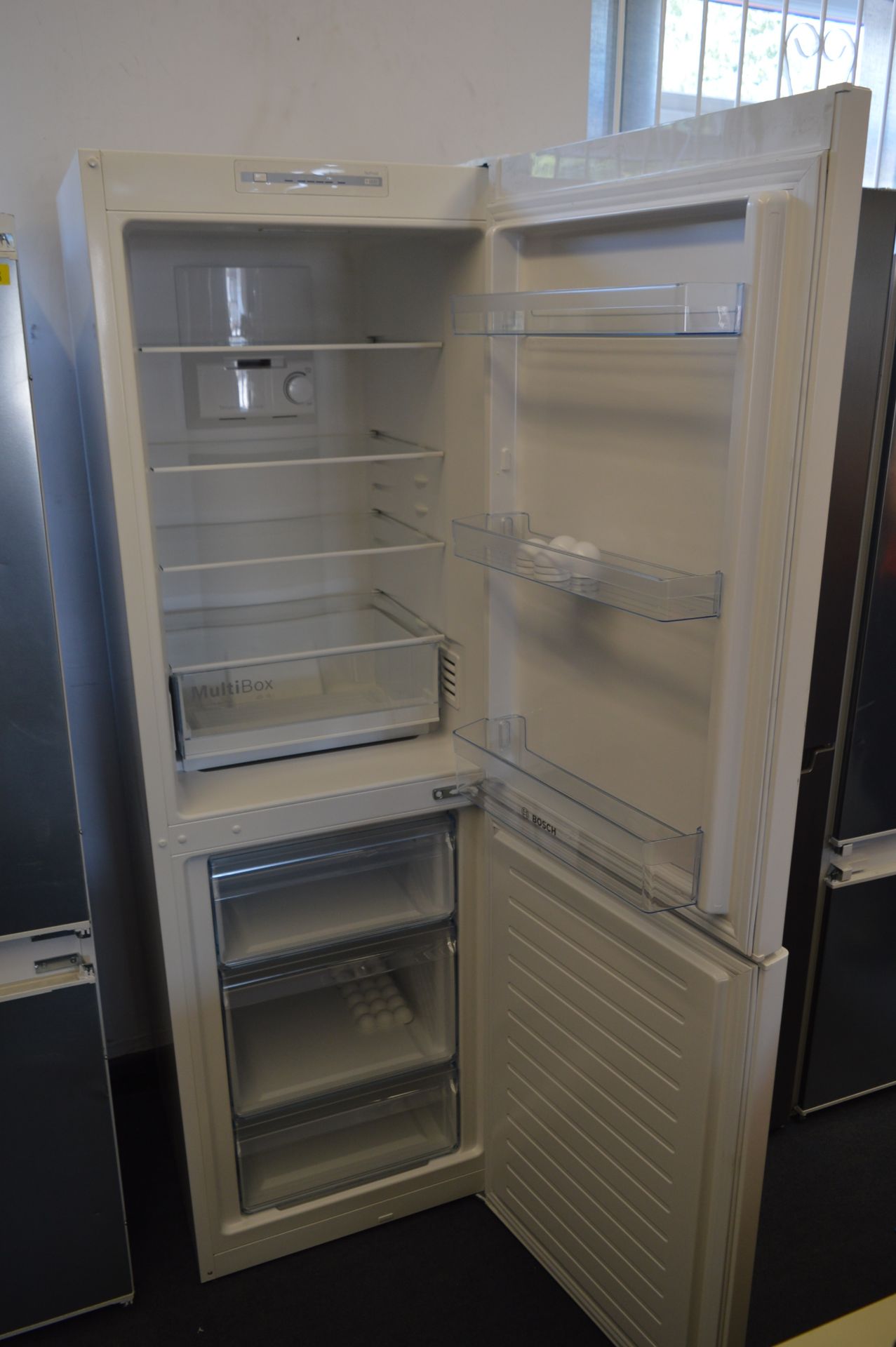 *Bosch Free-Standing Fridge-Freezer Model:KGN34NW3AG - Image 3 of 3