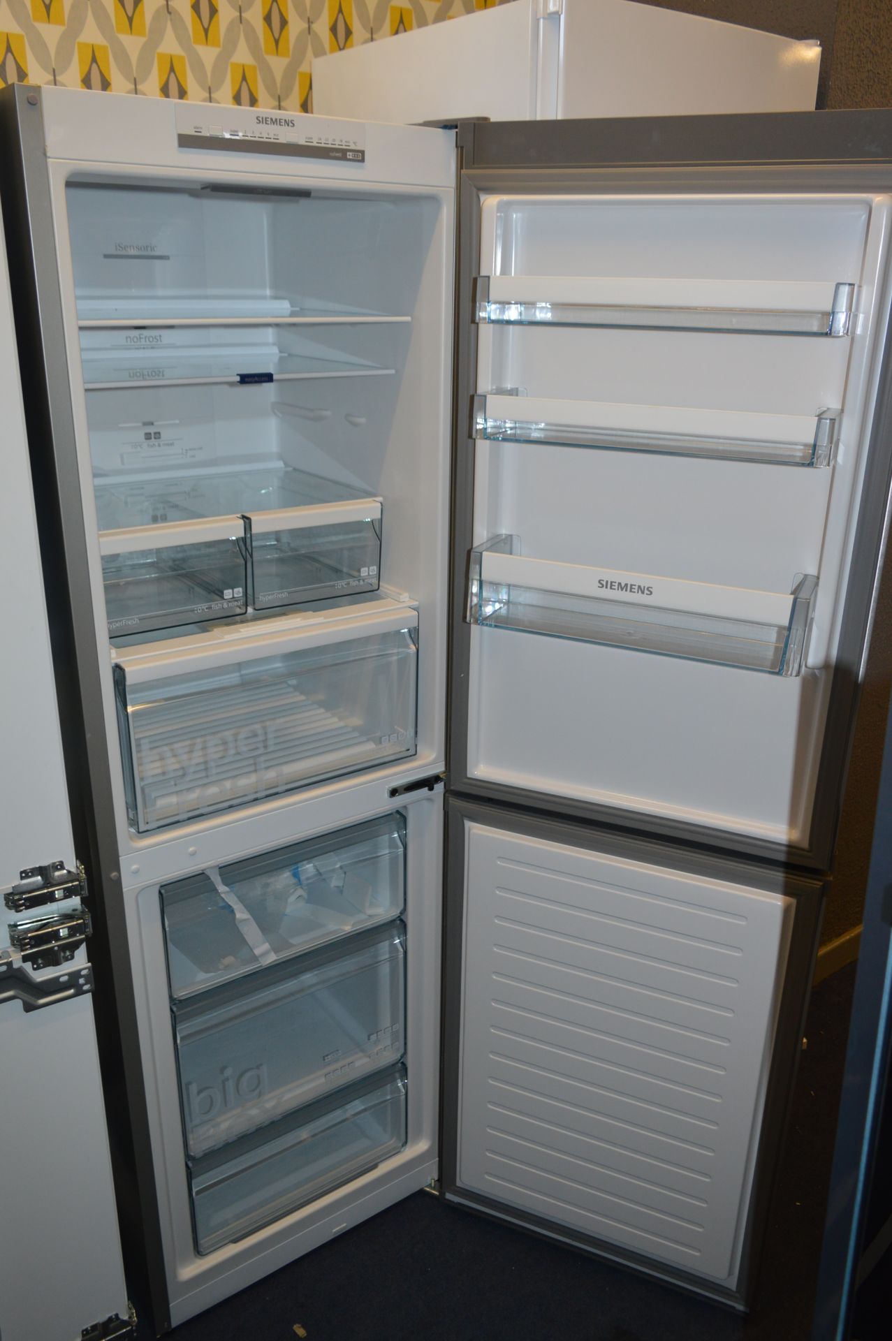 *Siemens Free-Standing Fridge-Freezer Model:KG34NVI35G - Image 3 of 3