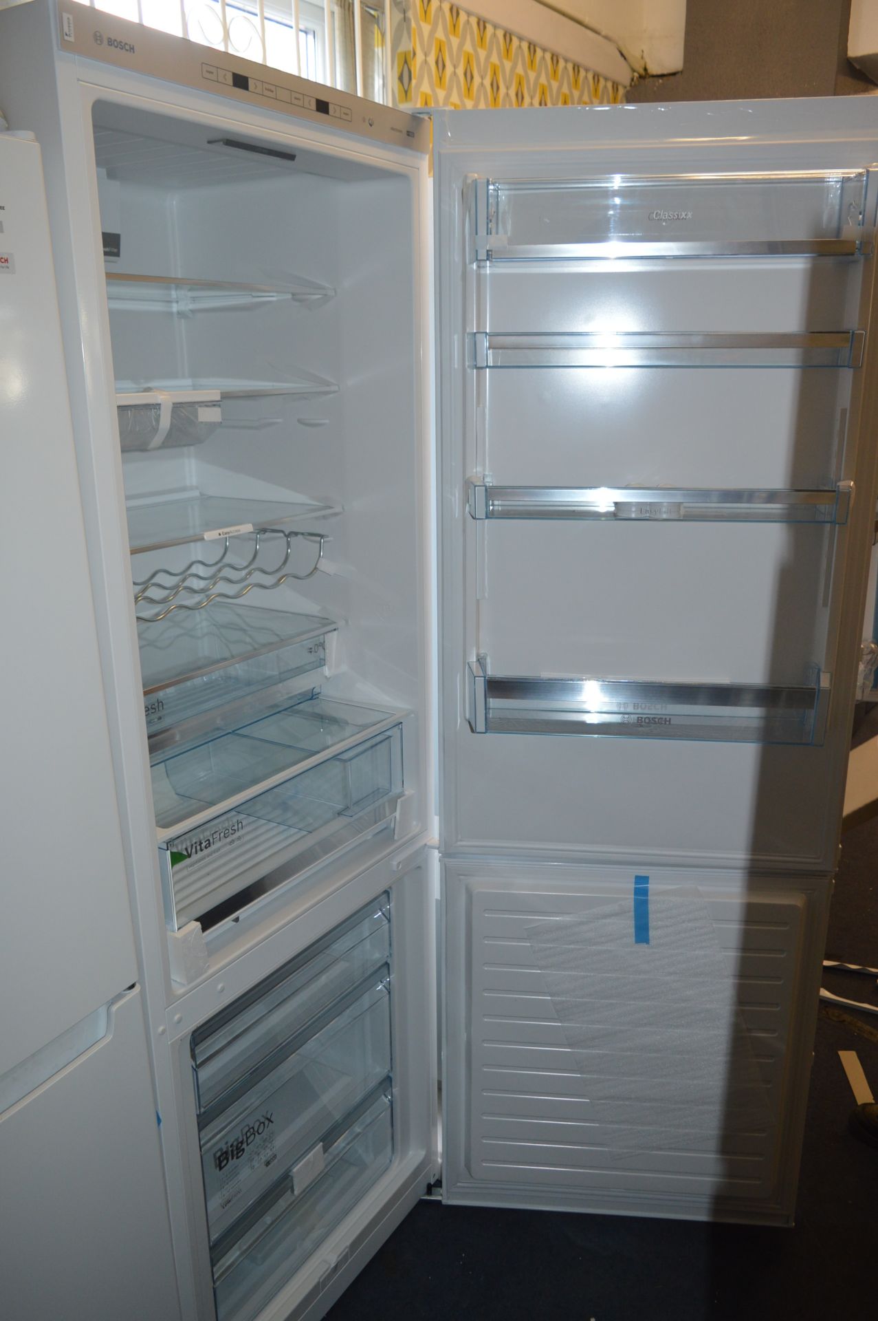 *Bosch Free-Standing Fridge-Freezer Model:KGE49BW41G - Image 3 of 3