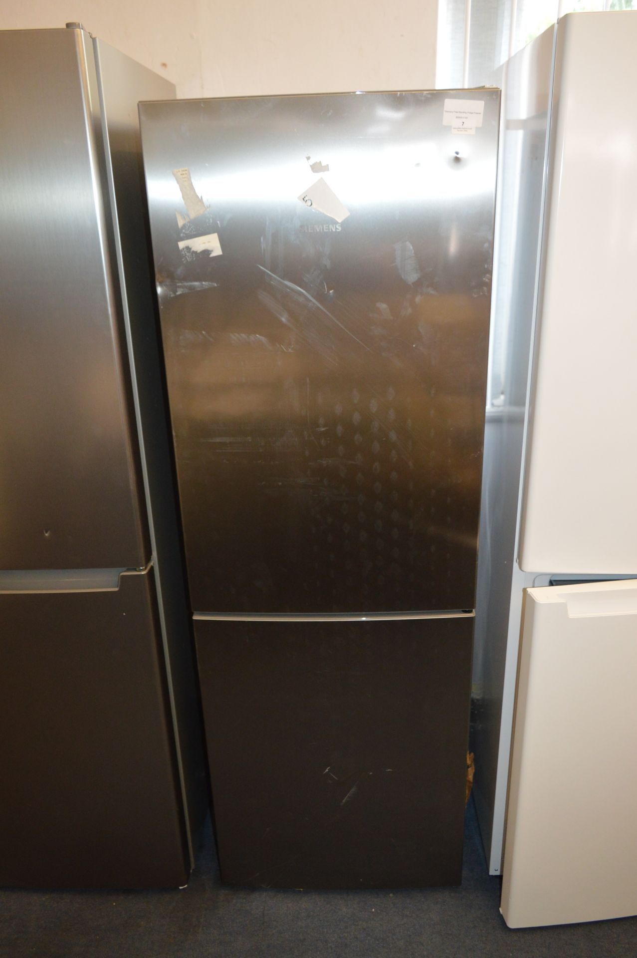 *Siemens Free-Standing Fridge-Freezer Model:KG33VVI31G - Image 2 of 3