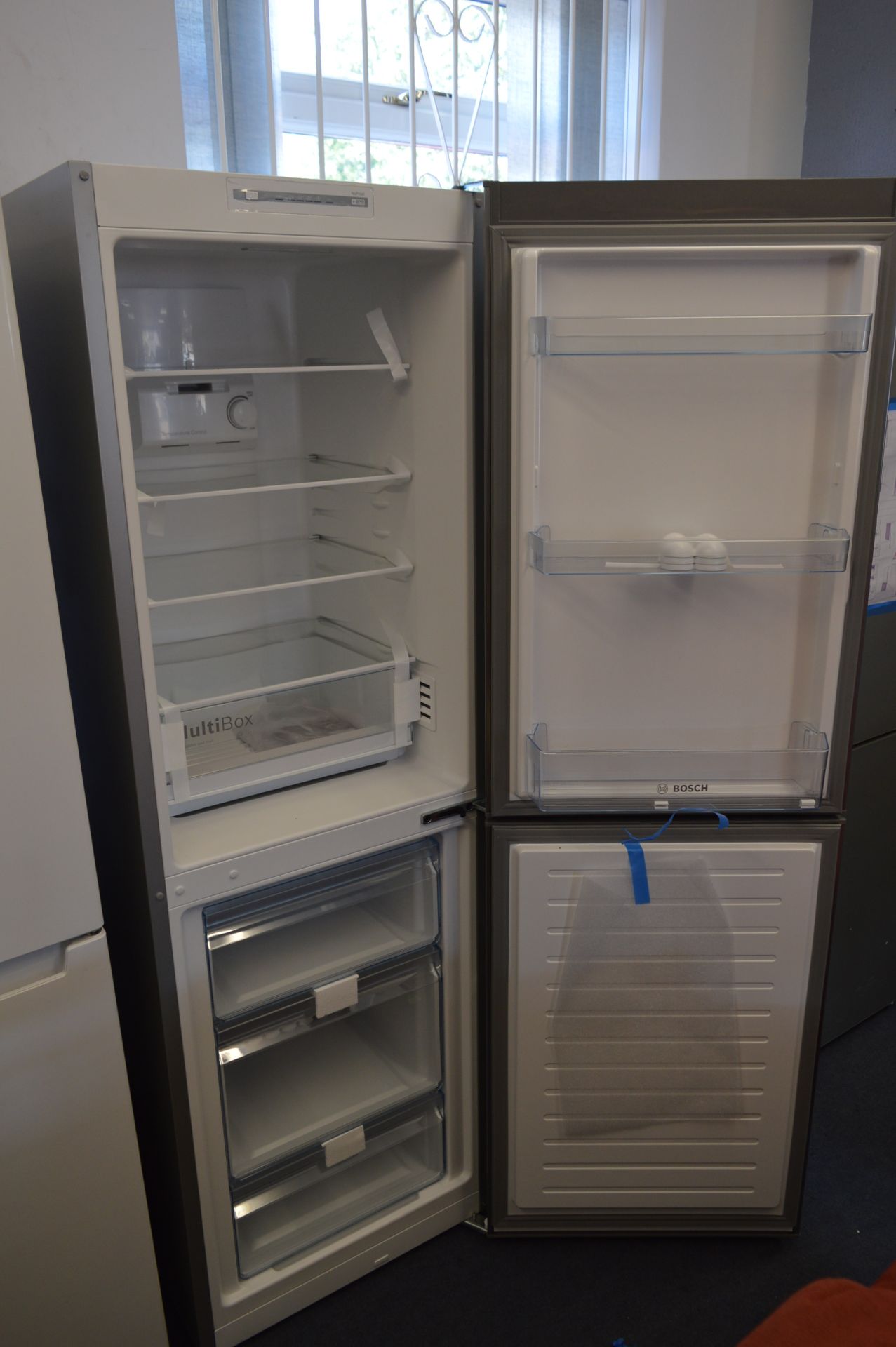 *Bosch Free-Standing Fridge-Freezer Model:KGN34NL3AG - Image 3 of 3