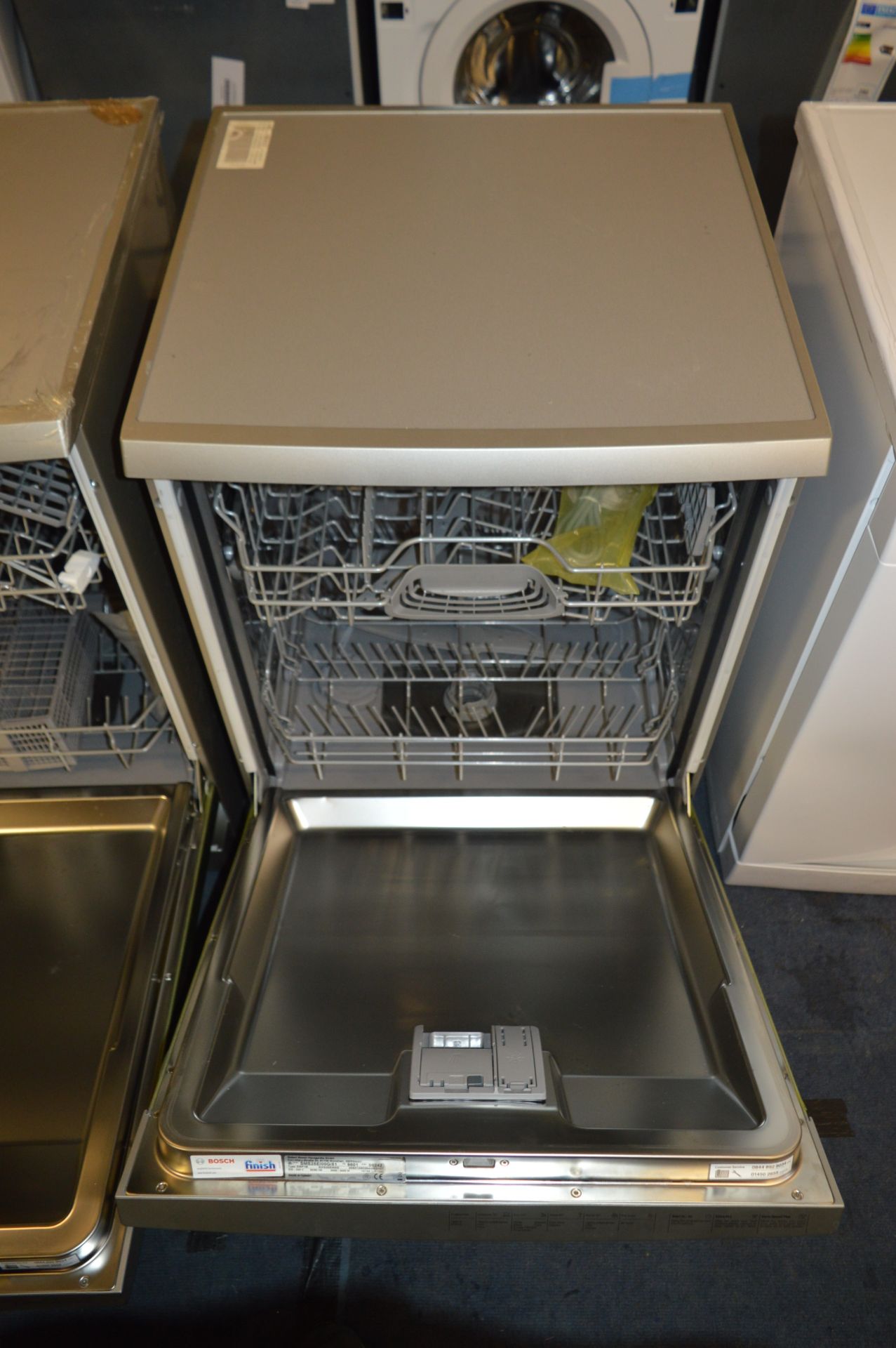 *Bosch Freestanding Dishwasher 60cm Silver-Inox Model:SMS25EI00G - Image 2 of 2