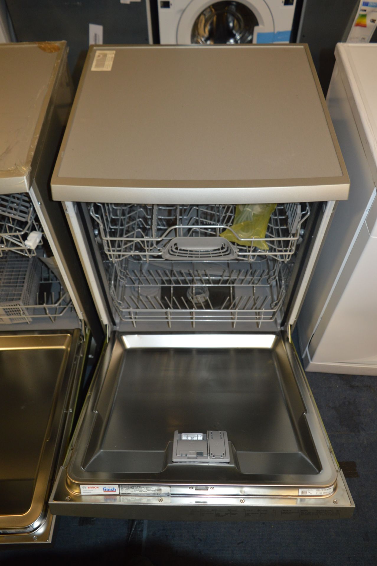 *Bosch Freestanding Dishwasher 60cm SilverInox ModelSMS25EI00G