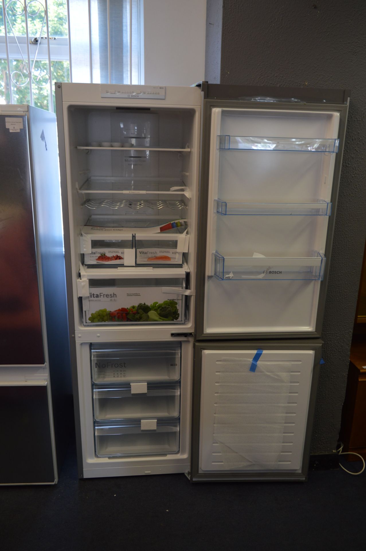 *Bosch Free-Standing Fridge-Freezer Model:KGN36IJ3AG - Image 3 of 3