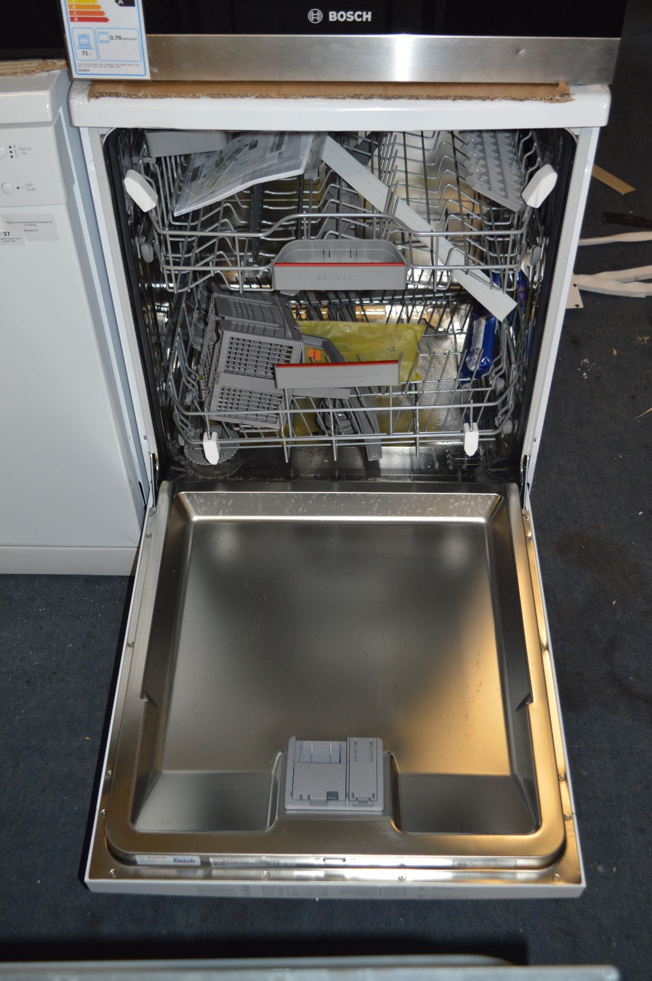 *Bosch Free-Standing Dishwasher White Model:SMS46IW01G - Image 3 of 3