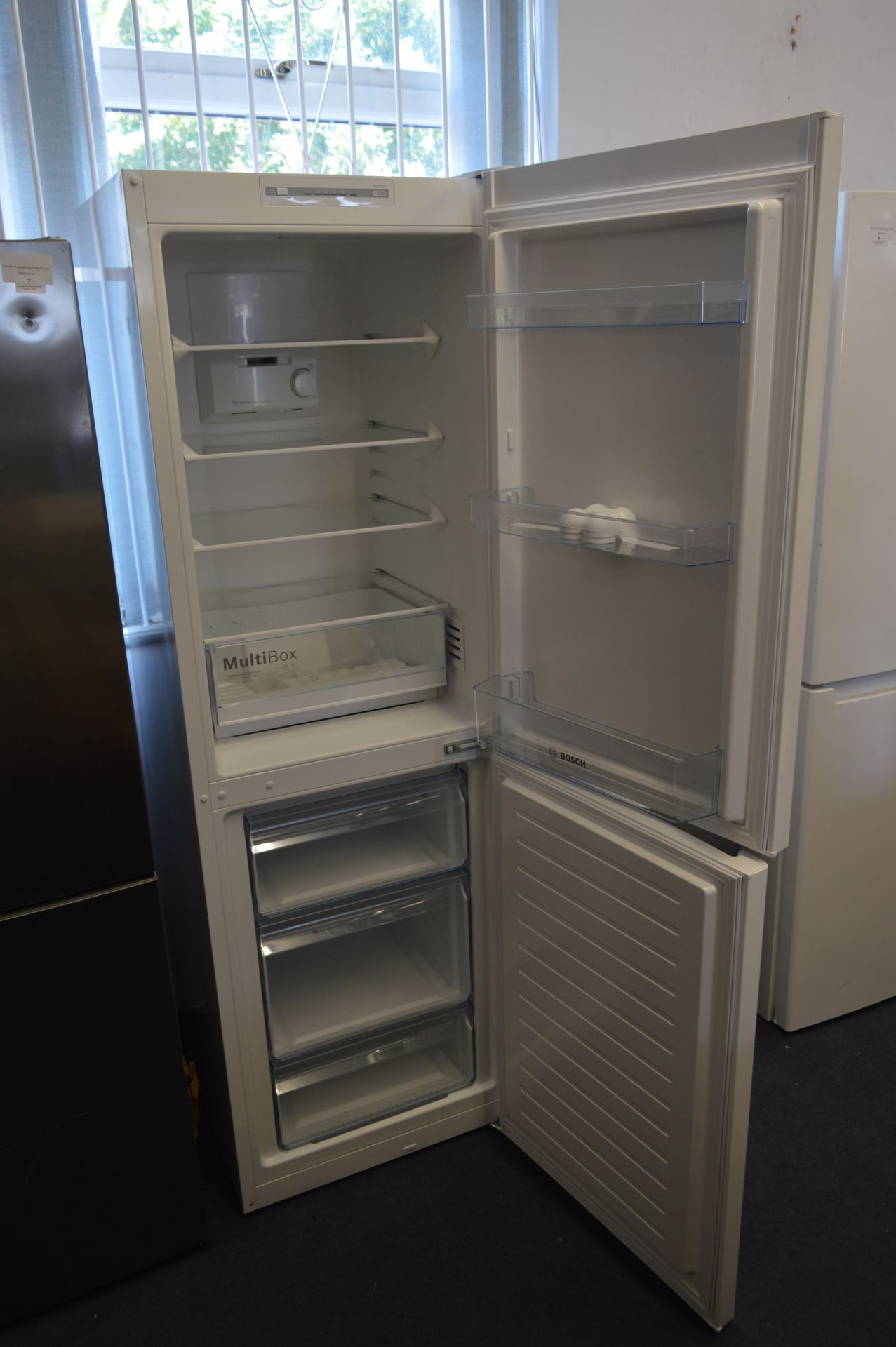 *Bosch Free-Standing Fridge-Freezer Model:KGN34NW3AG - Image 3 of 3