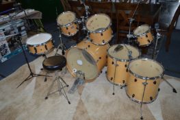 YAMAHA 7 PIECE DRUM KIT WITH STANDS, COWBELL AND MUSIC STAND
