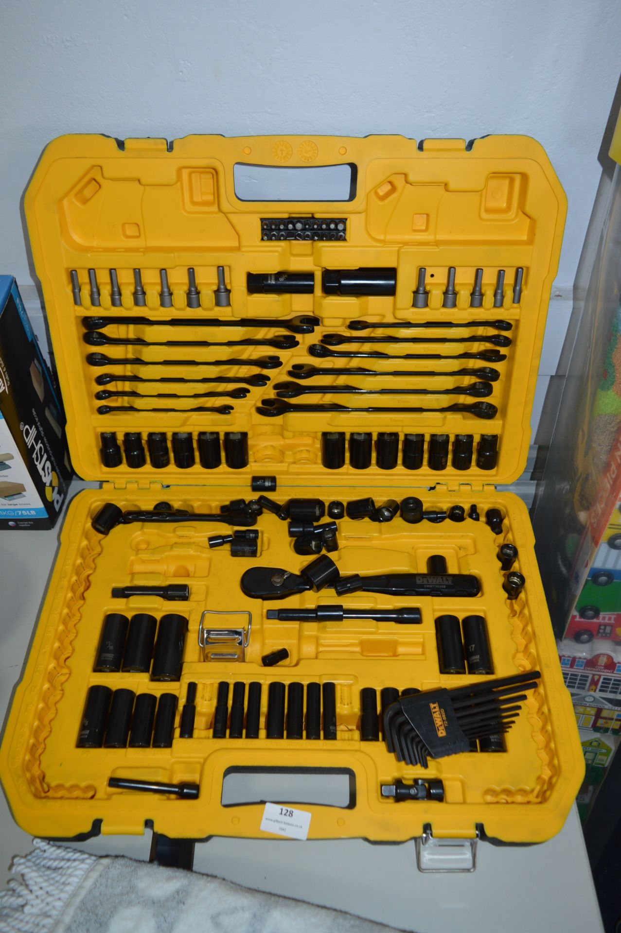 *DEWALT 181 PIECE MECHANICS SET